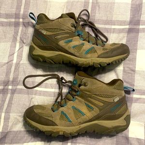 Barely used Merrell hiking boots with their Select Dry material.
